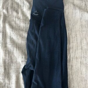 Beyond Yoga beyond the bump navy maternity leggings